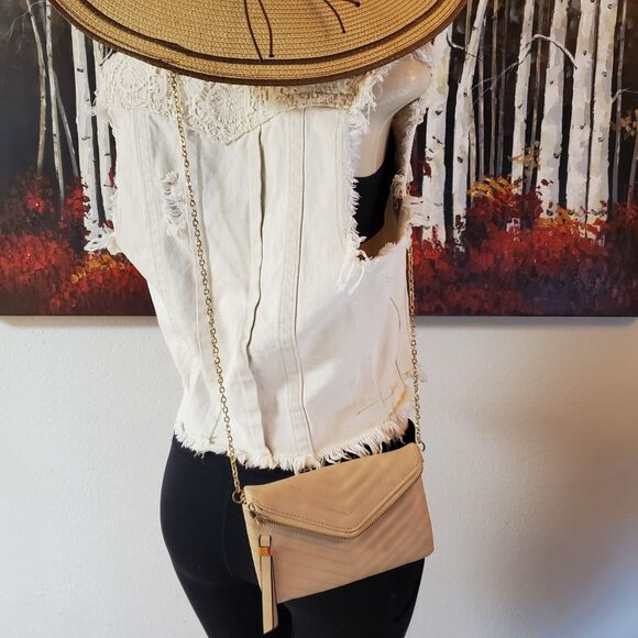 Vegan Quilted Beige Leather Crossbody Purse Clutch Gold Chain Urban Expressions - Picture 1 of 14